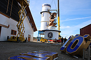 neuer Turm und neuer Läwen für das Löwenbräu-Festzelt - erreichtet wurde das Ganze am 03.08.2016 (©Foto: Martin Schmitz)